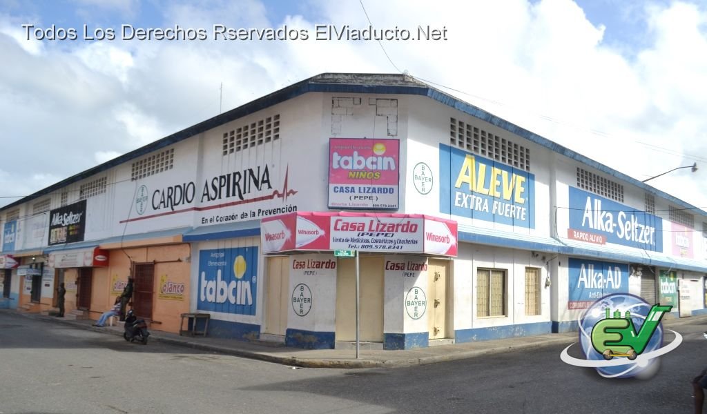 Comercios cerrados del mercado viejo de Moca